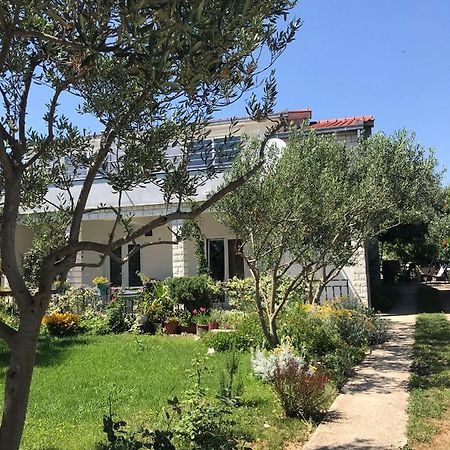 Soba Za Odmor P&E Hotell Kaštel Štafilić Exteriör bild