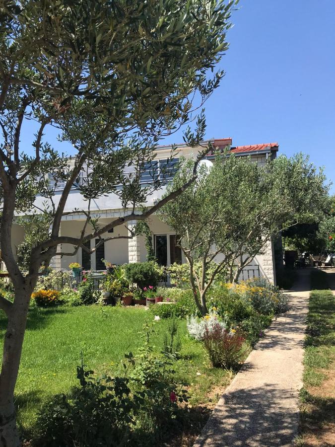 Soba Za Odmor P&E Hotell Kaštel Štafilić Exteriör bild