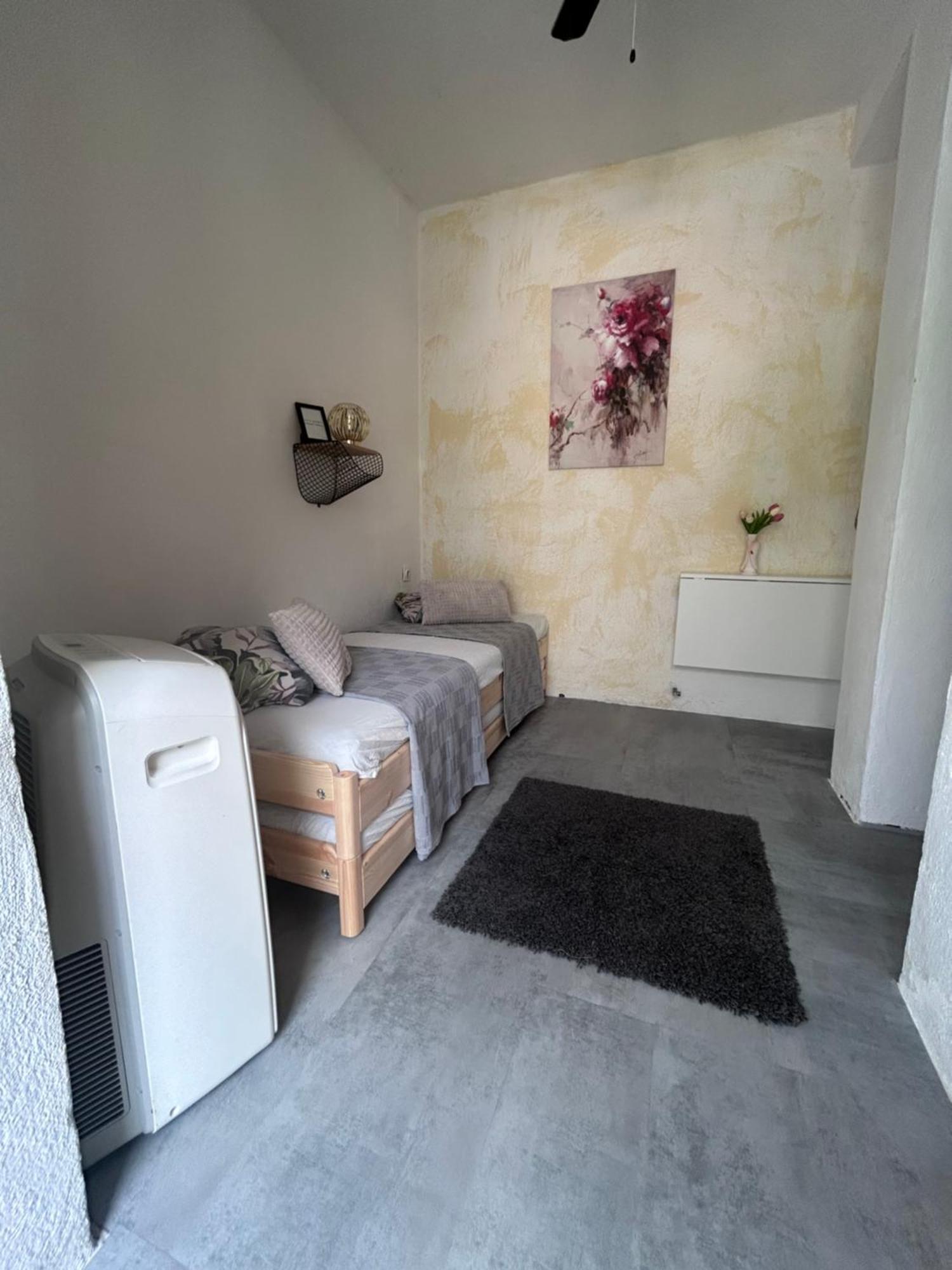 Soba Za Odmor P&E Hotell Kaštel Štafilić Exteriör bild