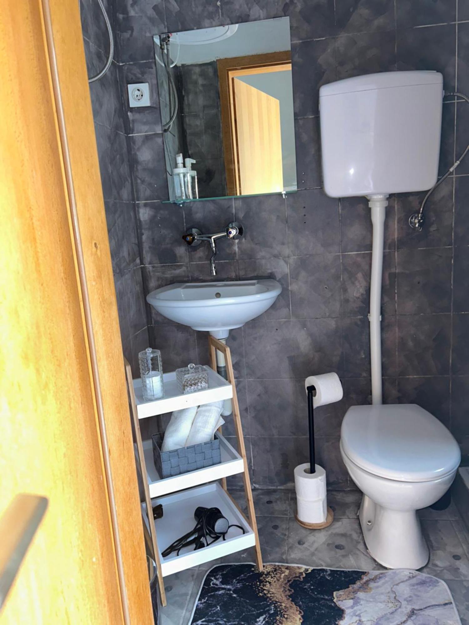 Soba Za Odmor P&E Hotell Kaštel Štafilić Exteriör bild
